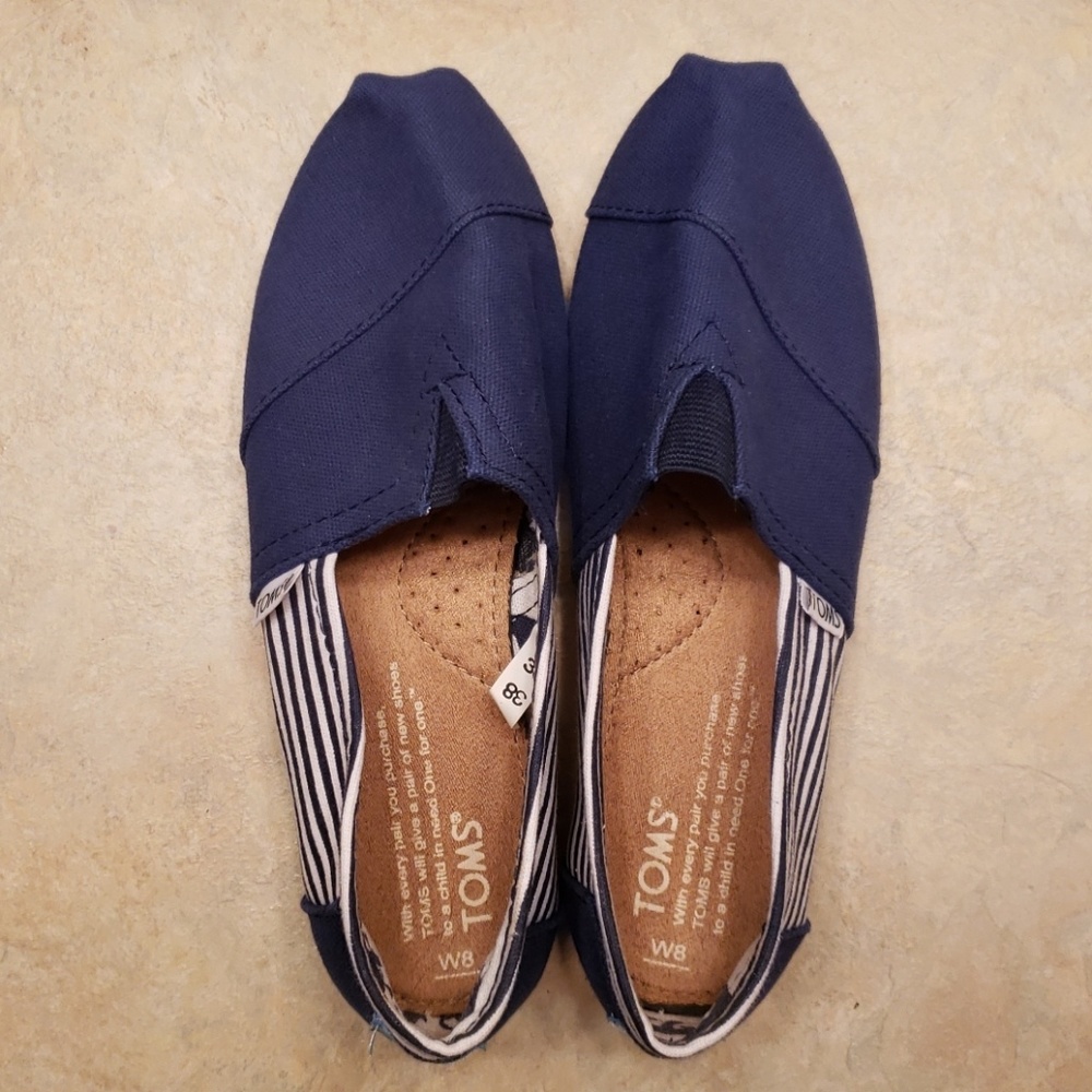 LIKE NEW Toms